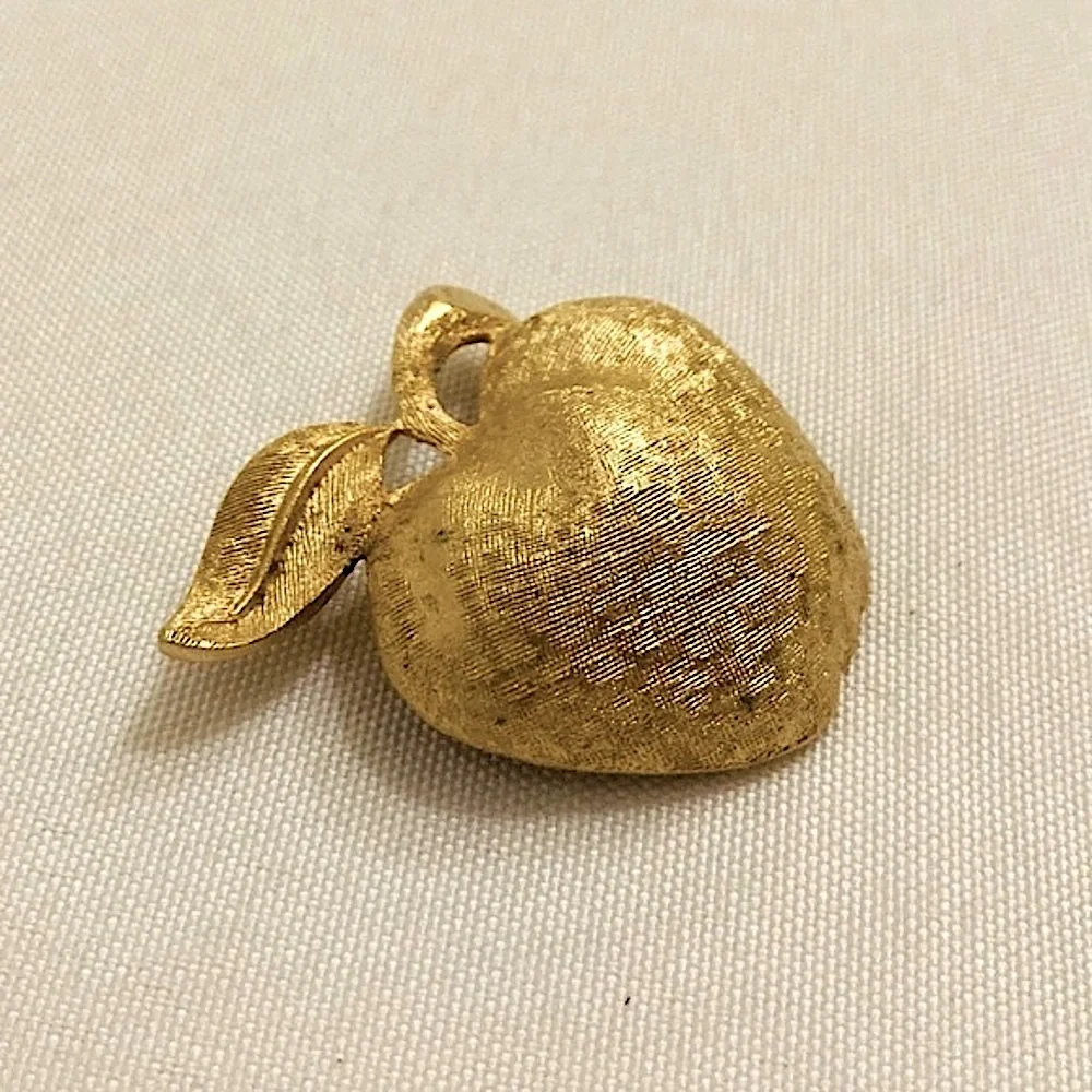 💫 Vintage Gold Apple Brooch Pin